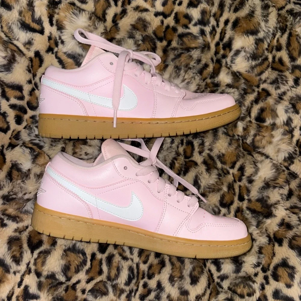 NIKE AIR JORDAN 1 LOWS! - Picture 5 of 8